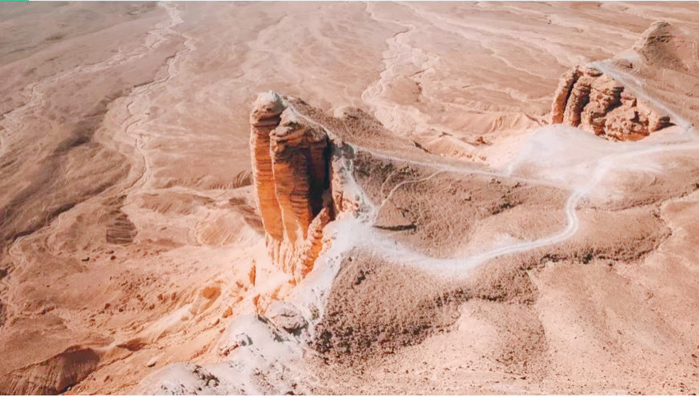 «جبل طويق» رمز الشموخ ومنارة المستقبل