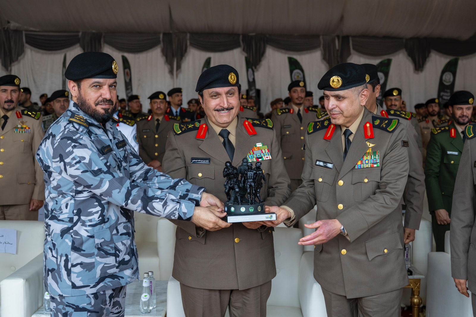 مدير الأمن العام يشهد الحفل الختامي لبطولة التحدي للفرق التكتيكية بعسير