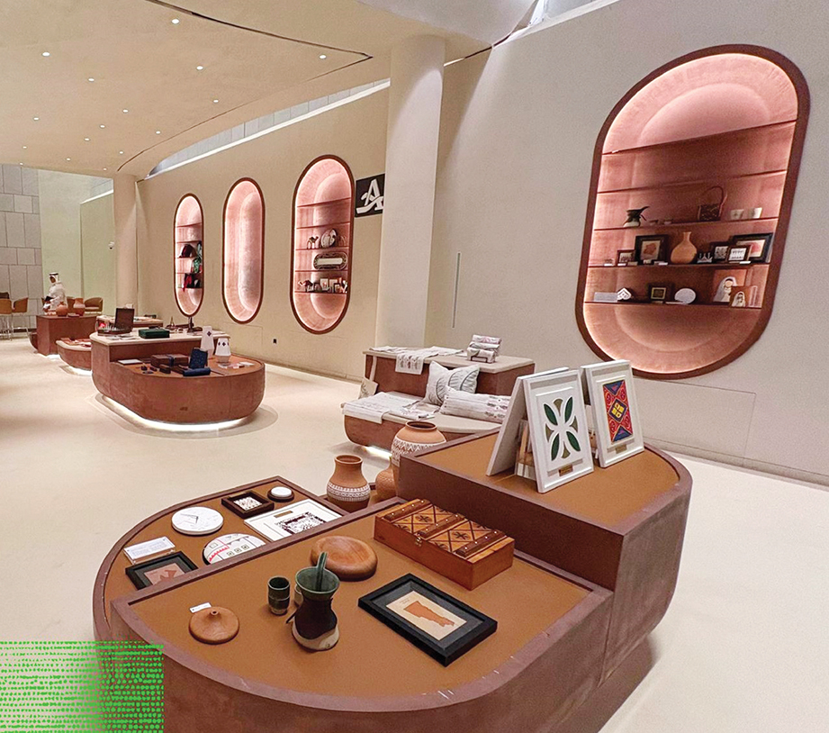 حِرف السعودية تبرز صناعاتها اليدوية في مؤتمر الاستثمار الثقافي