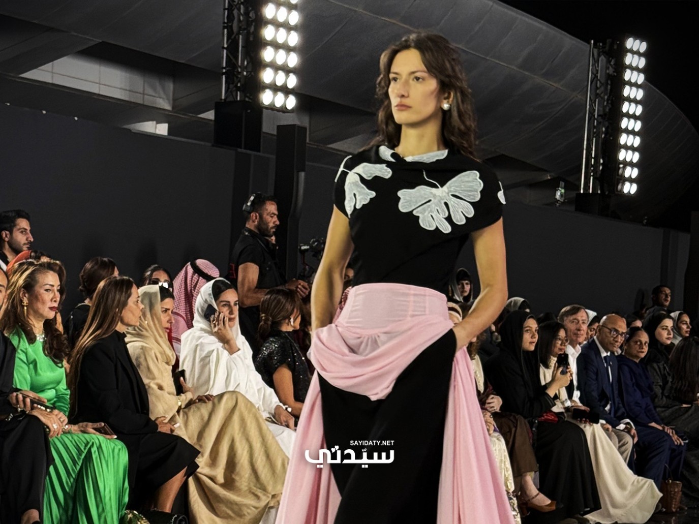 اليوم الثالث من أسبوع الأزياء في الرياض يكرّس صعود المملكة في عالم الموضة