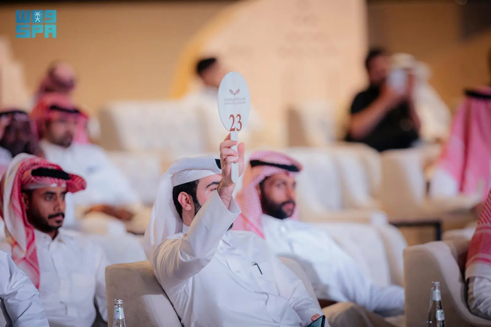 بيع أغلى صقر في الليلة السابعة من مزاد نادي الصقور السعودي 2025