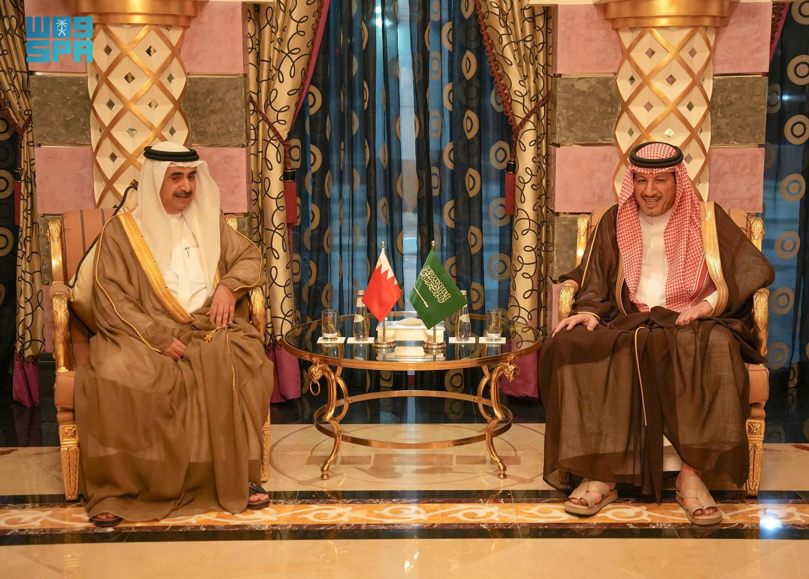 رئيس "نزاهة" يلتقي النائب العام في مملكة البحرين