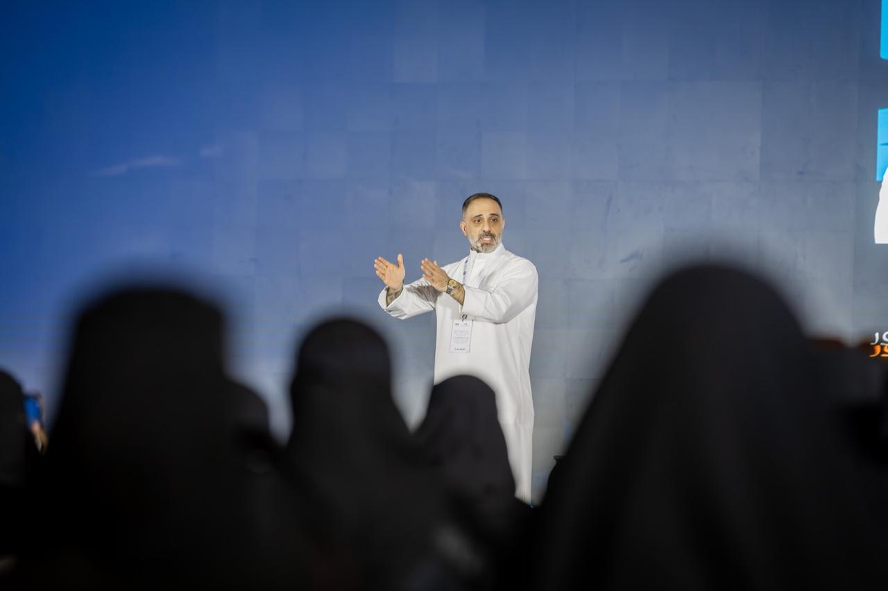 فارس عاشور يتحدث عن كتابه في معرض الرياض