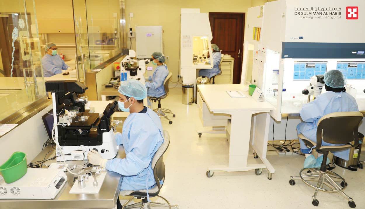 مستشفى الدكتور سليمان الحبيب بالريان يرسم الابتسامة على وجه ثلاثينية بالحمل والولادة بعد عقم استمر 12 عاماً