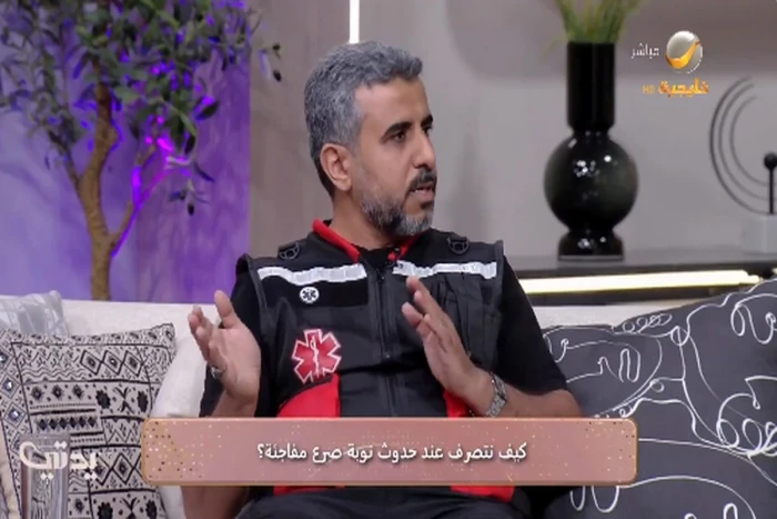 منها محاولة تثبيته.. بالفيديو: مسعف يكشف أخطاء شائعة أثناء إنقاذ المصاب بنوبة صرع