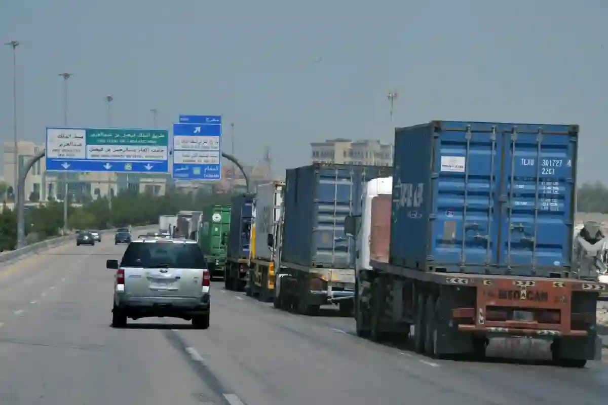 تنظيم حركة الشاحنات على الطرق.