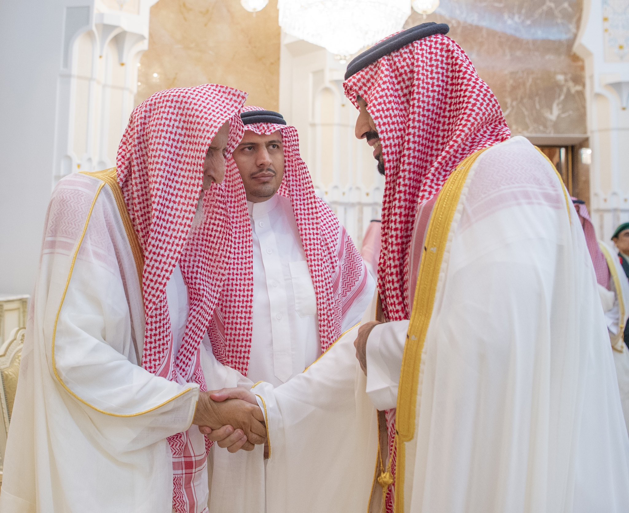 ولي العهد يوجه بإطلاق اسم سماحة الشيخ عبدالعزيز بن عبدالله آل الشيخ -رحمه الله