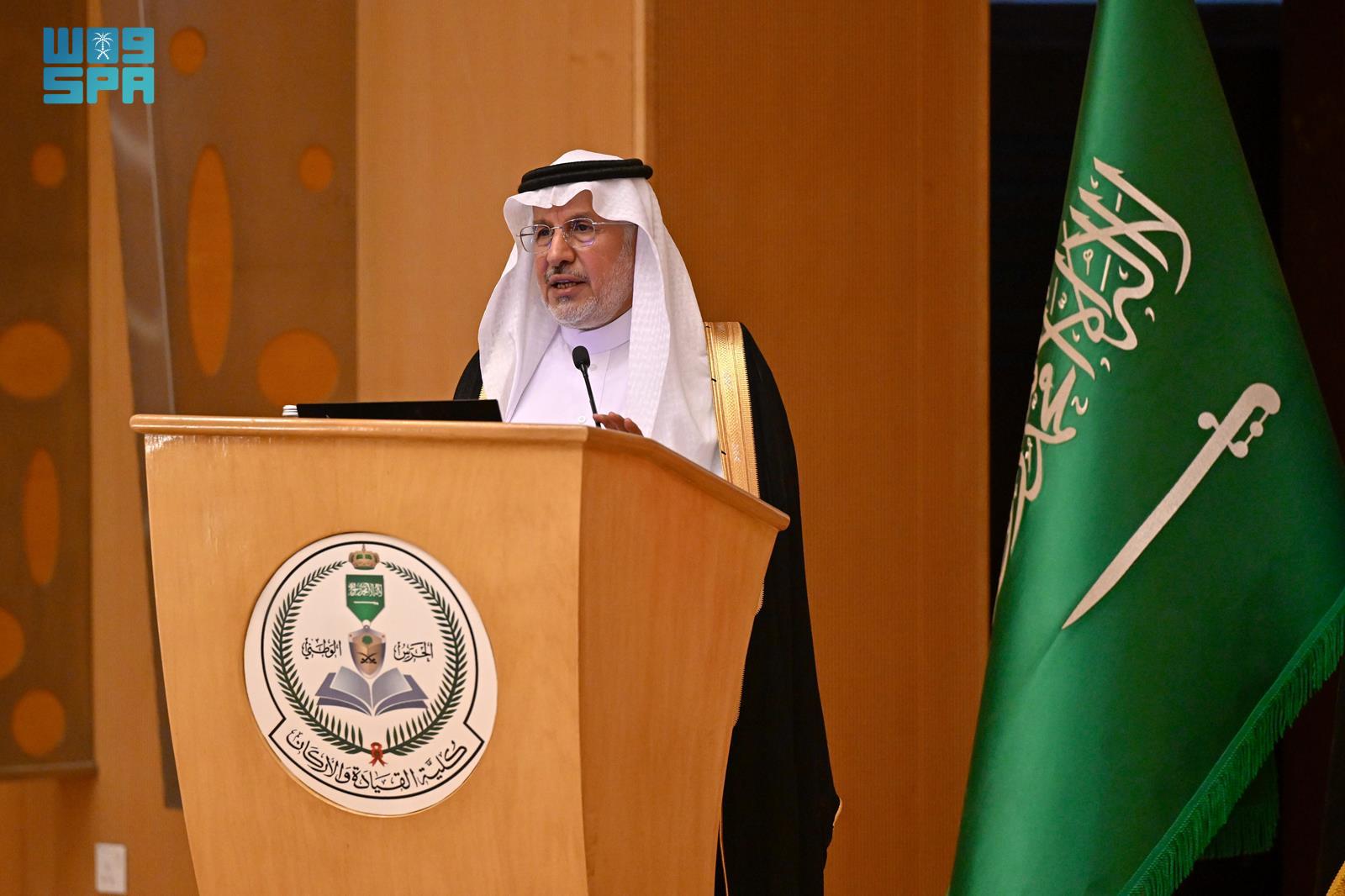 الربيعة: العمل الإنساني يمثل بعدًا إستراتيجيًا في الدبلوماسية السعودية