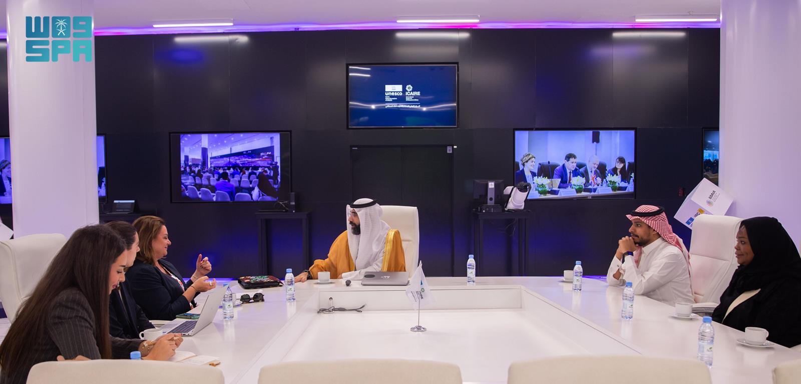 وفد من «اليونسكو» يطلع على جهود المركز الدولي «ICAIRE» بالرياض
