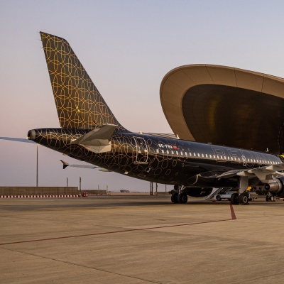 أول رحلة أوروبية مباشرة تهبط في مطار البحر الأحمر