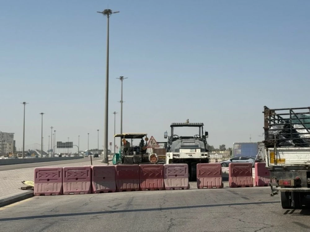 صيانة طريق الملك سعود تسبب ازدحاماً مرورياً لمدينة الدمام.. مواطنون يتساءلون عن توقيت التنفيذ -