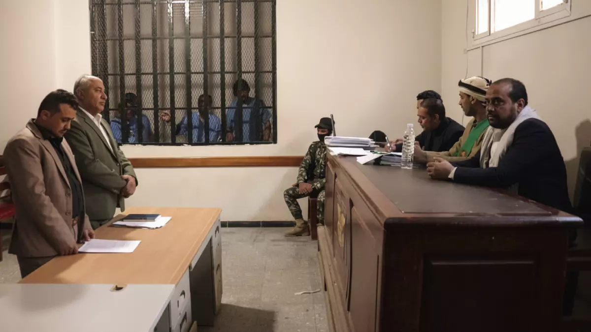 عاجل: 21 شخصاً أمام محكمة 'مشكوك بنزاهتها' - الحكم خلال أيام والمنظمات الدولية تحذر!