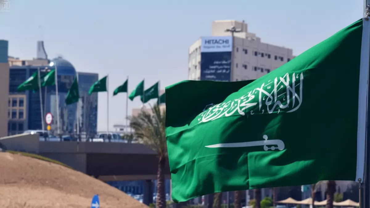 عاجل: السعودية تفتح الحرمين للاستثمار الأجنبي... 90% نسبة التملك في مكة والمدينة يناير المقبل!