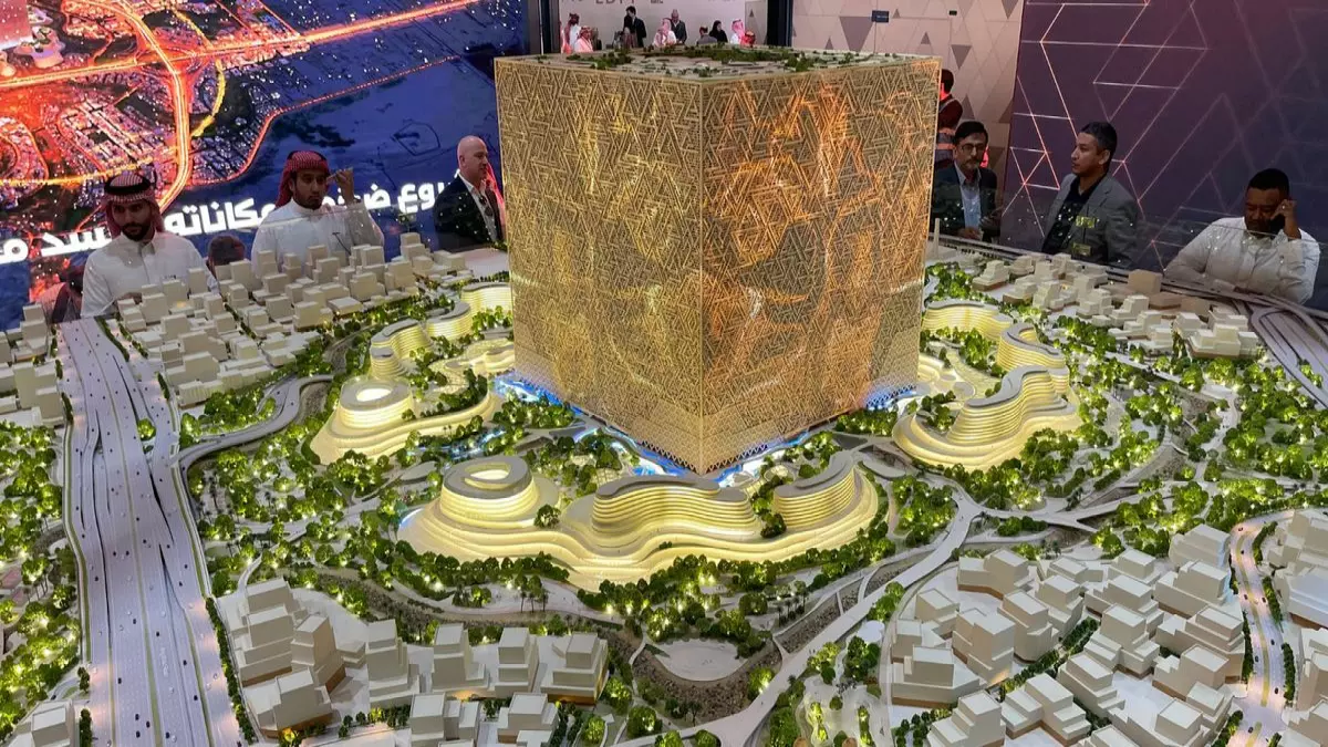 عاجل: انهيار مشروع نيوم؟ تقلص ذا لاين من 170 كم إلى 2.4 كم فقط - صندوق 925 مليار يغير وجهته!