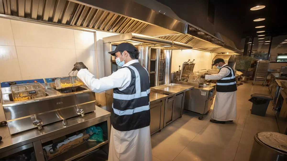 عاجل: عملية أمنية ضخمة في مكة تكشف 852 مخالفة صادمة خلال 5 أيام فقط!