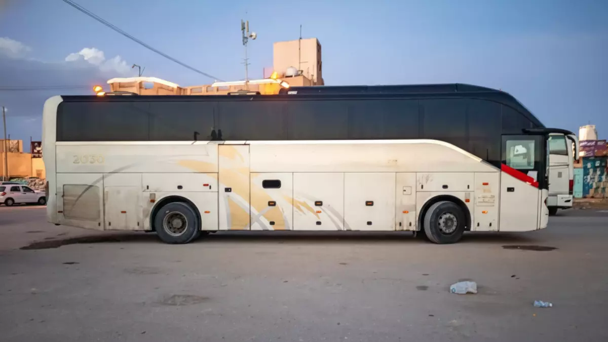 عاجل: قرار صادم يمنع باصات اليمن من العرقوب نهائياً... مسار جديد إلزامي اعتباراً من اليوم!