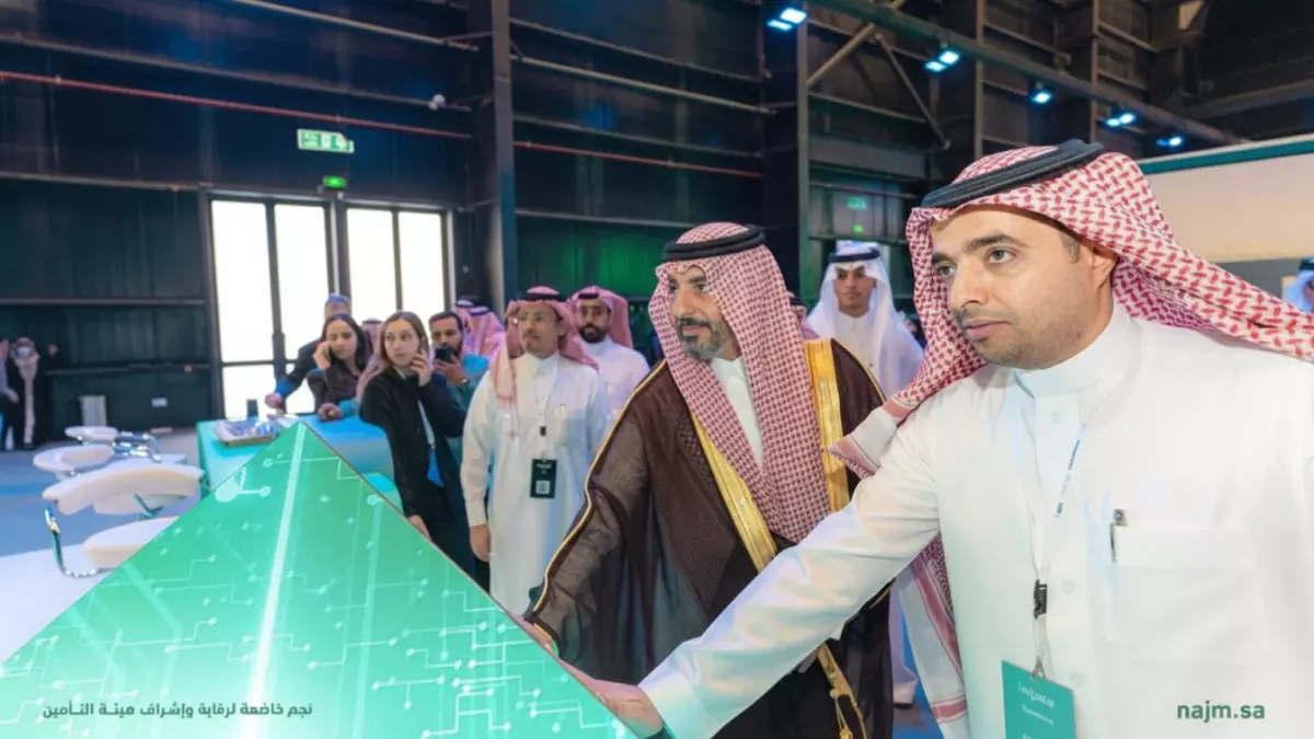 عاجل: وزير المالية يدشن تقنية 'نجم كُنكت' التي ستغير حياة 15 مليون سائق سعودي إلى الأبد!