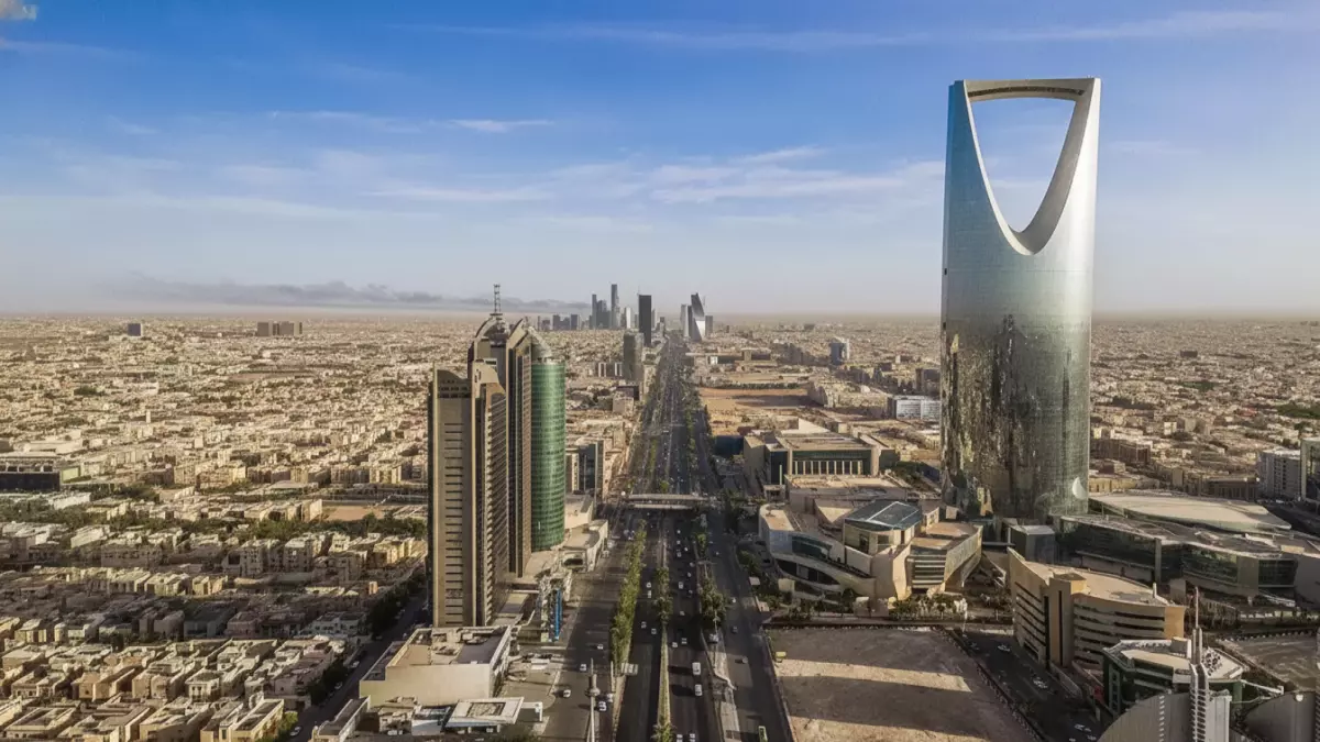 صادم: الرياض تُنتج 50% من اقتصاد المملكة غير النفطي... شاب سعودي يحول 50 ألف لـ10 ملايين ريال!