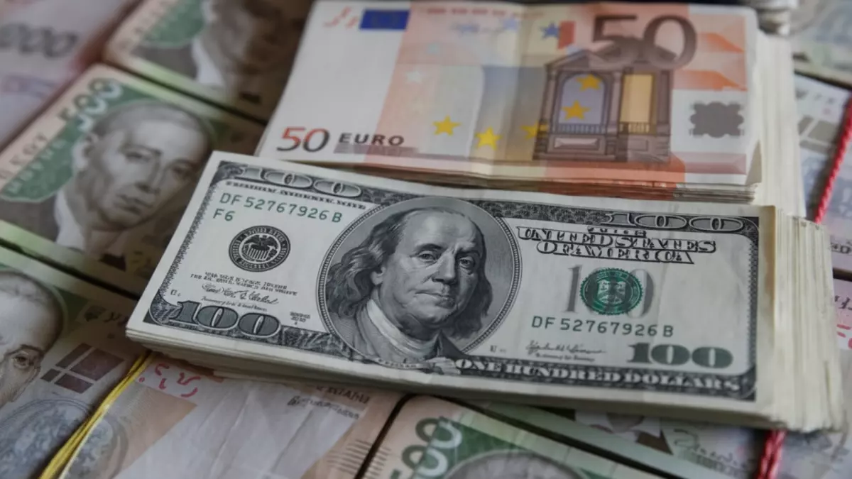 عاجل: الريال اليمني ينهار تماماً - الفجوة الصادمة بين صنعاء وعدن تتجاوز 1000 ريال!