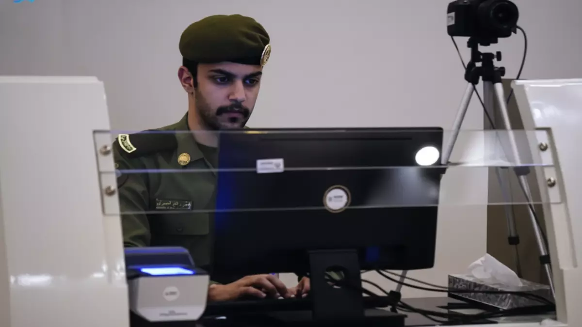 عاجل: السعودية تلغي نظام الإقامة التقليدي نهائياً... هوية رقمية ثورية بـ 600 ريال تغير حياة 13 مليون مقيم!