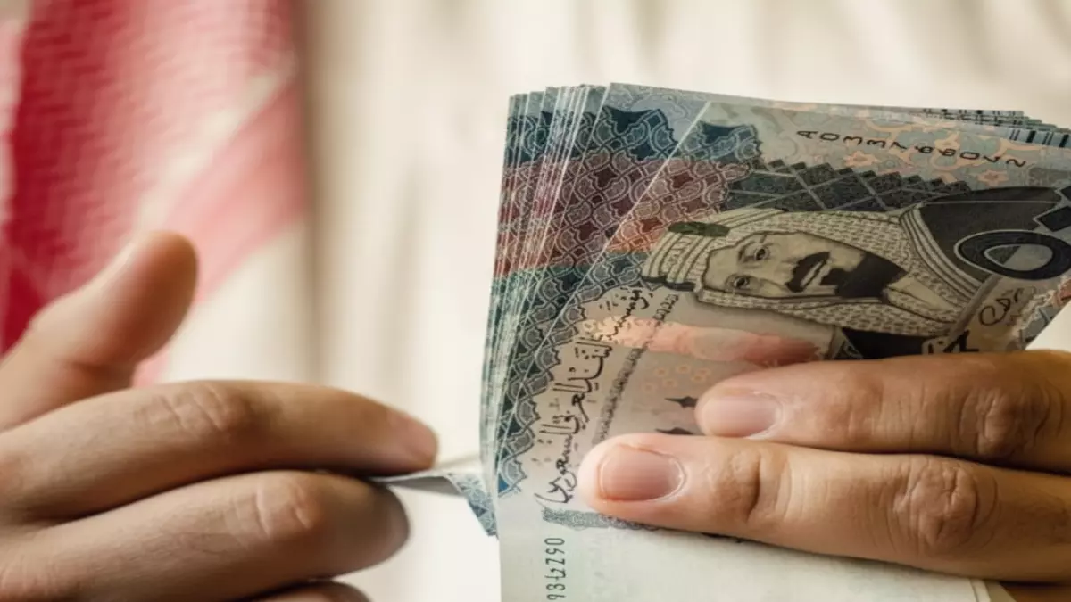 عاجل: خبير اقتصادي يتوقع انهيار الريال السعودي في عدن إلى 140 ريال يمني... والسبب صادم!