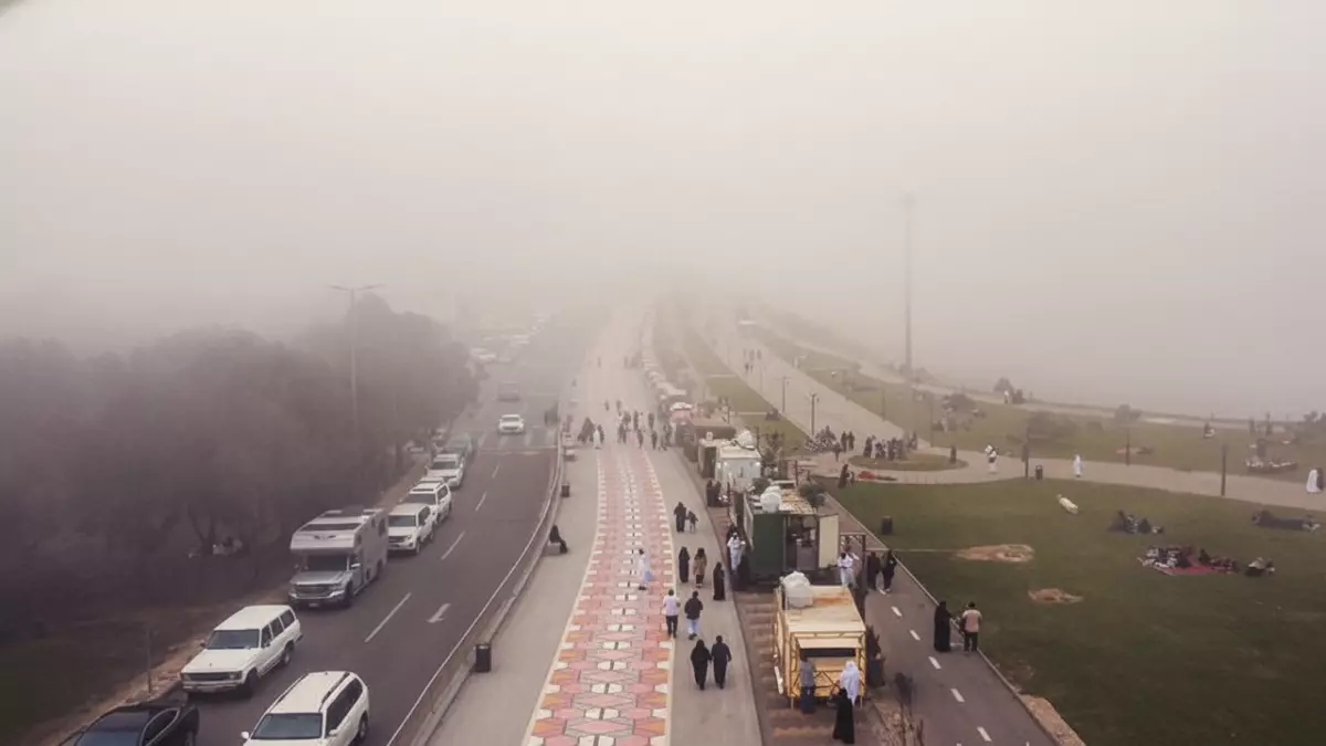 عاجل: ضباب كثيف يحاصر السعودية ويشل الرؤية تماماً... والأرصاد تحذر!