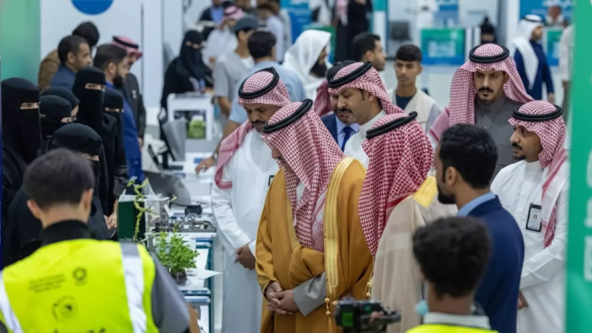 عاجل: وزير التعليم يكشف خطة تبوك السرية لصناعة 10,000 رائد أعمال تقني خلال 3 سنوات!